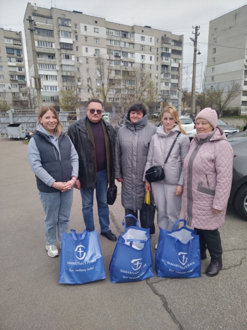 13.04.2025 Продовжуємо робити добрі справи!  Заступник голови правління (громадський дипломат) ГО &laquo; Міжнародна Дипломатична місія &laquo;ОБСЕ&raquo; Володимир Загоруйко передав продукти харчування малозабезпеченим.