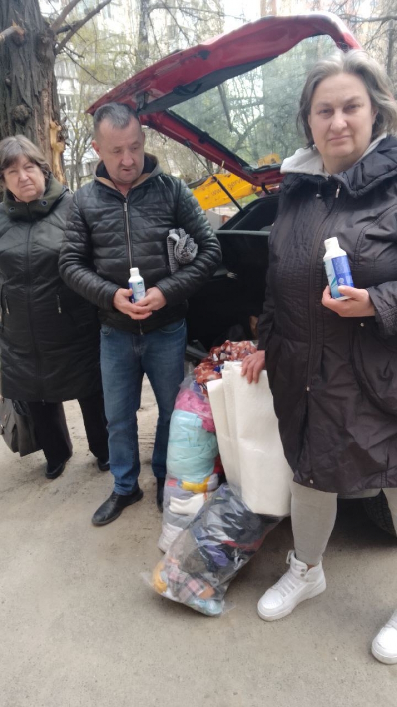 10.04.2025 Продовжуємо робити добрі справи!  Член правління (громадський дипломат) ГО &laquo; Міжнародна Дипломатична місія &laquo;ОБСЕ&raquo; Самсон Загоруйко передав малозабезпеченій родині одяг та гігієнічний гель для миття рук.