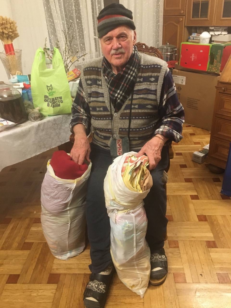 26.04.2025 Продовжуємо робити добрі справи!  Заступник голови правління (громадський дипломат) ГО &laquo; Міжнародна Дипломатична місія &laquo;ОБСЕ&raquo; Володимир Загоруйко передав одяг малозабезпеченим.