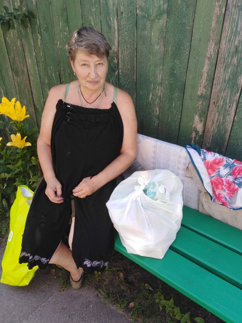 16.07.2024 Продовжуємо робити добрі справи заступник голови правління (громадський дипломат) ГО &laquo; Міжнародна Дипломатична місія &laquo;ОБСЕ&raquo; Володимир Загоруйко з волонтерами роздає продукти харчування людям похилого віку.