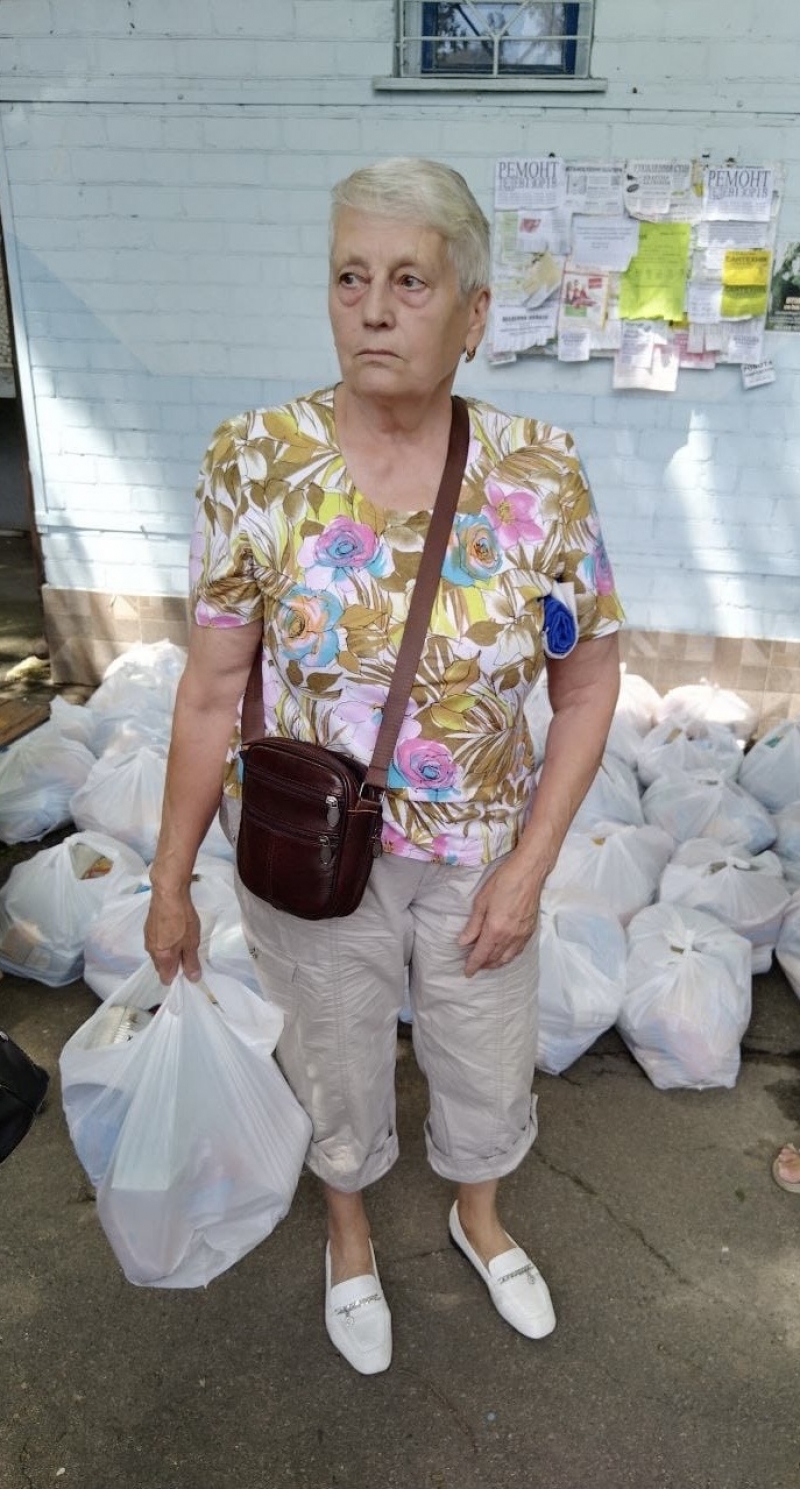 19.06.2024 продовжуємо робити добрі справи,  керівництво ГО &laquo;Міжнародна Дипломатична місія &laquo;ОБСЕ&raquo; з волонтерами передали продукти харчування малозабезпеченим мешканцям міста Києва.
