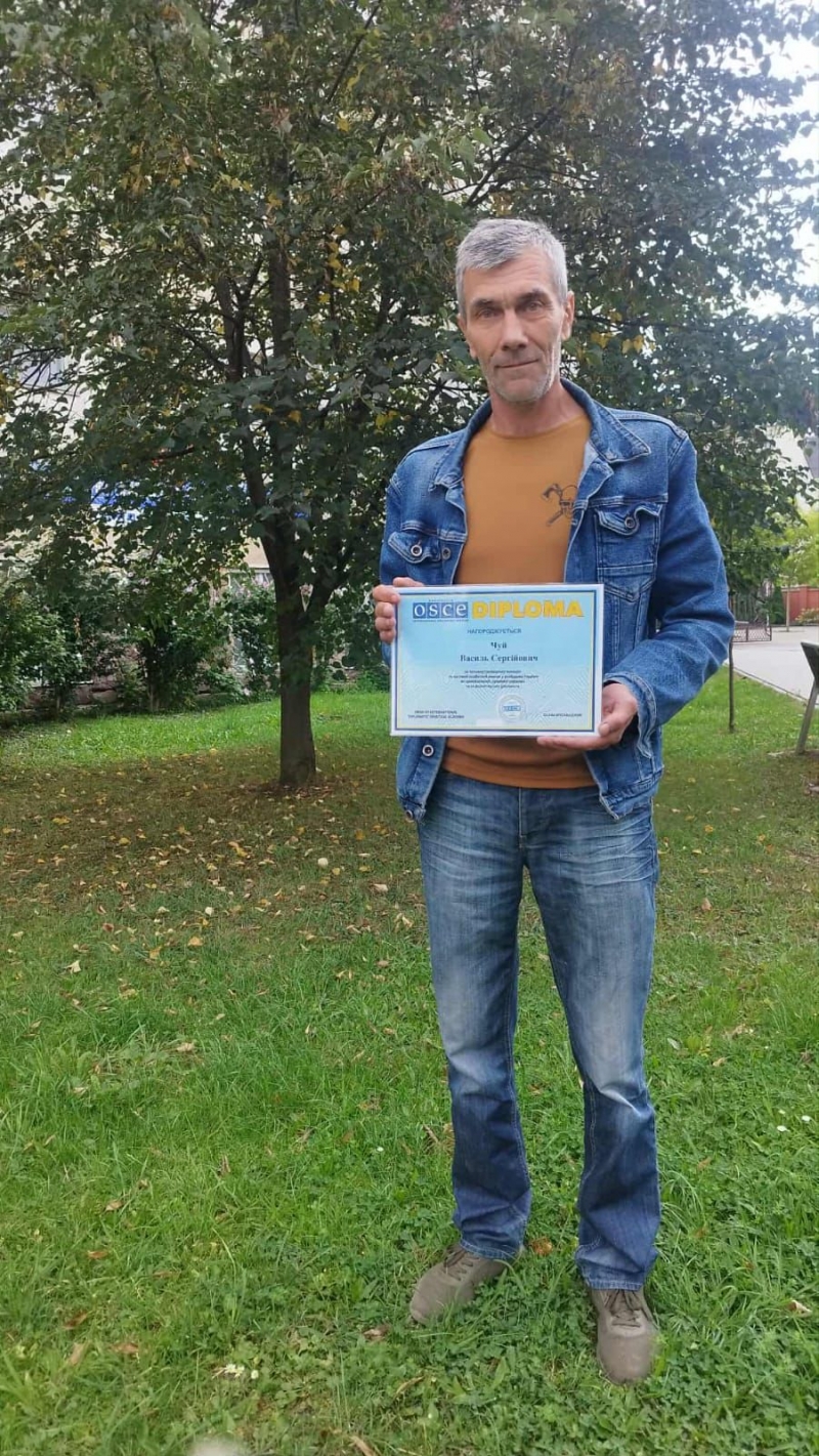 17.09.2025 Керівництво ГО &laquo;Міжнародної Дипломатичної Місії &laquo;ОБСЕ&raquo; нагородило волонтерів Чуй Василя Сергійовича почесним&nbsp;дипломом.