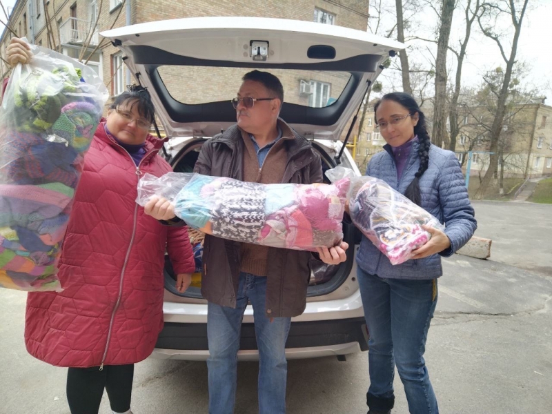 7.04.2025 Продовжуємо робити добрі справи!  Заступник голови правління (громадський дипломат) ГО &laquo; Міжнародна Дипломатична місія &laquo;ОБСЕ&raquo; Володимир Загоруйко передав одяг молодій родині.