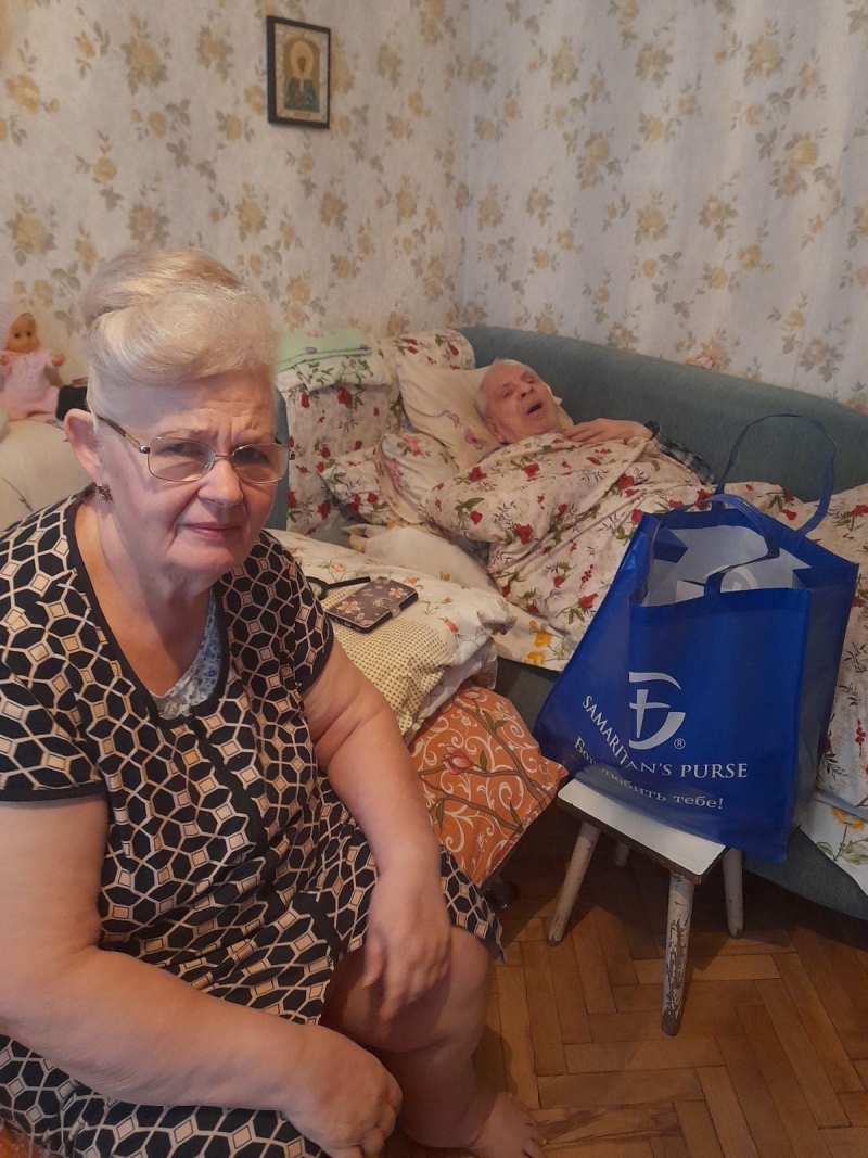 25.04.2025 Продовжуємо робити добрі справи!  Член правління (громадський дипломат) ГО &laquo; Міжнародна Дипломатична місія &laquo;ОБСЕ&raquo; Самсон Загоруйко передав малозабезпеченим хворим людям похилого віку продукти харчування.