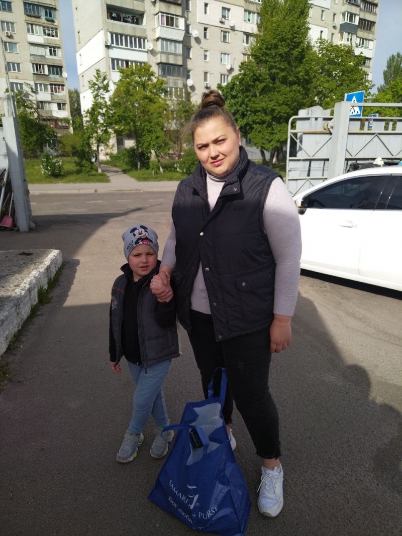 30.04.2025 Продовжуємо робити добрі справи!  Заступник голови правління (громадський дипломат) ГО &laquo; Міжнародна Дипломатична місія &laquo;ОБСЕ&raquo; Володимир Загоруйко передав продукти харчування малозабезпеченим молодий сімʼї.