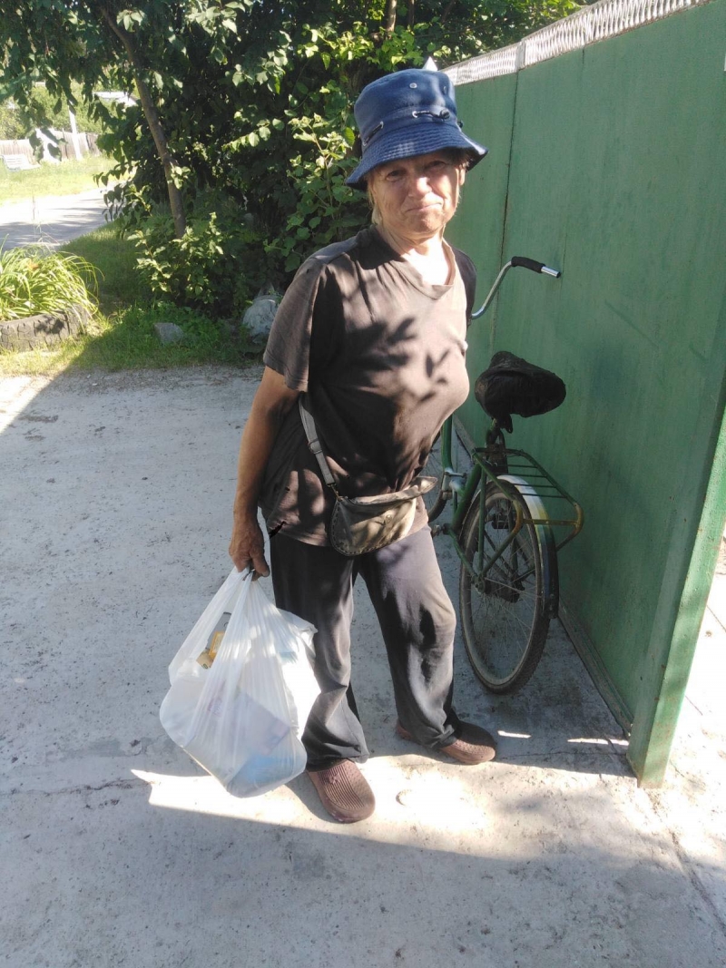 14.07.2024 Продовжуємо робити добрі справи заступник голови правління (громадський дипломат) ГО &laquo; Міжнародна Дипломатична місія &laquo;ОБСЕ&raquo; Володимир Загоруйко з волонтерами роздає продукти харчування хворим людям похилого віку.