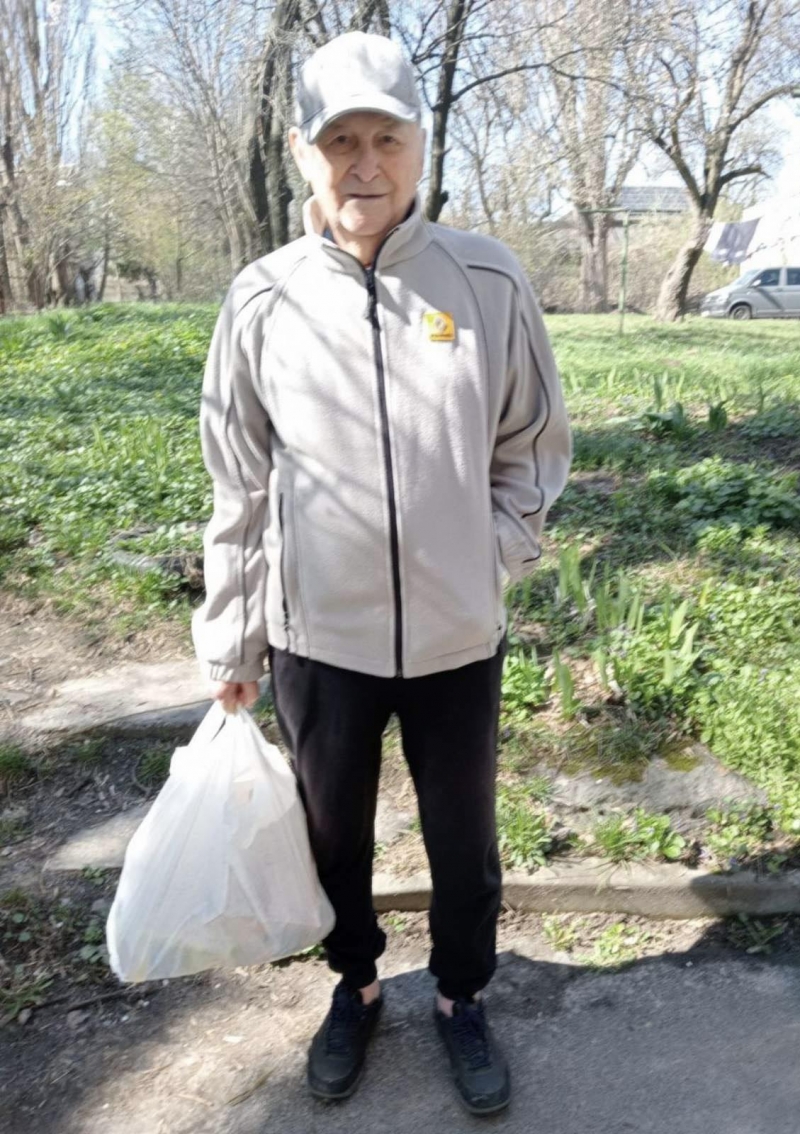 1.05.2025 Продовжуємо робити добрі справи!  Член правління (громадський дипломат) ГО &laquo; Міжнародна Дипломатична місія &laquo;ОБСЕ&raquo; Самсон Загоруйко передав малозабезпеченим продукти харчування.