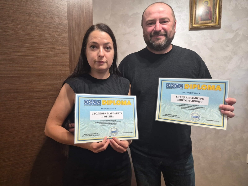19.07.2026 Заступник голови правління ГО &laquo;Міжнародної Дипломатичної Місії &laquo;ОБСЕ&raquo; Олена Михайленко нагородила Столбову Маргариту Ігорівну та Стецьків Дмитро Мирославовича дипломом.