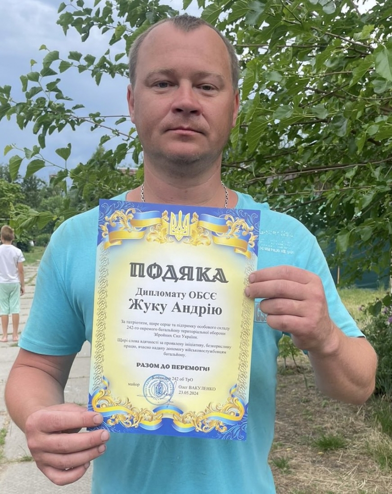 1.06.2024 керівництво 242-го окремого батальйону територіальної оборони ЗСУ нагородило подякою громадського дипломата ГО &laquo;Міжнародна дипломатична місія &laquo;ОБСЕ&raquo; Андрія Жука.