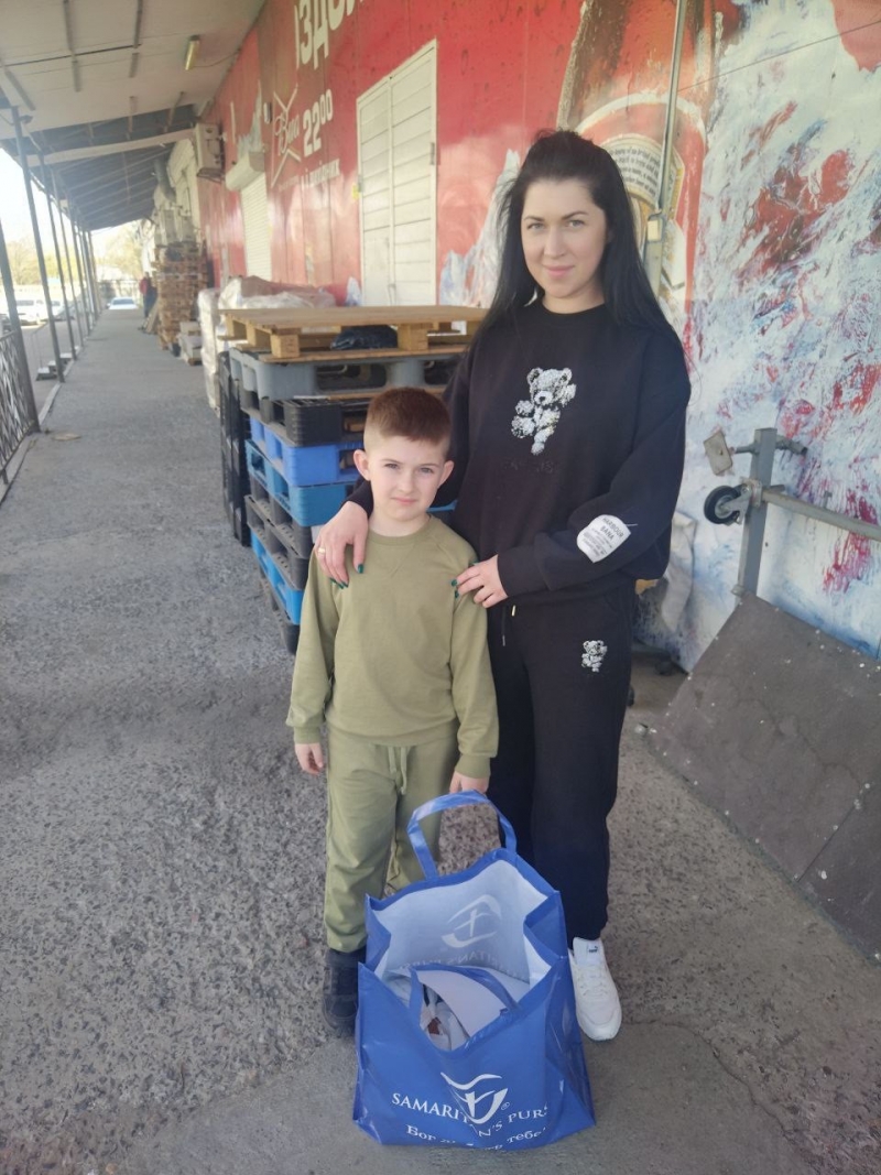 18.04.2025 Продовжуємо робити добрі справи!  Заступник голови правління (громадський дипломат) ГО &laquo; Міжнародна Дипломатична місія &laquo;ОБСЕ&raquo; Володимир Загоруйко передав продукти харчування малозабезпеченим молодий сімʼї.