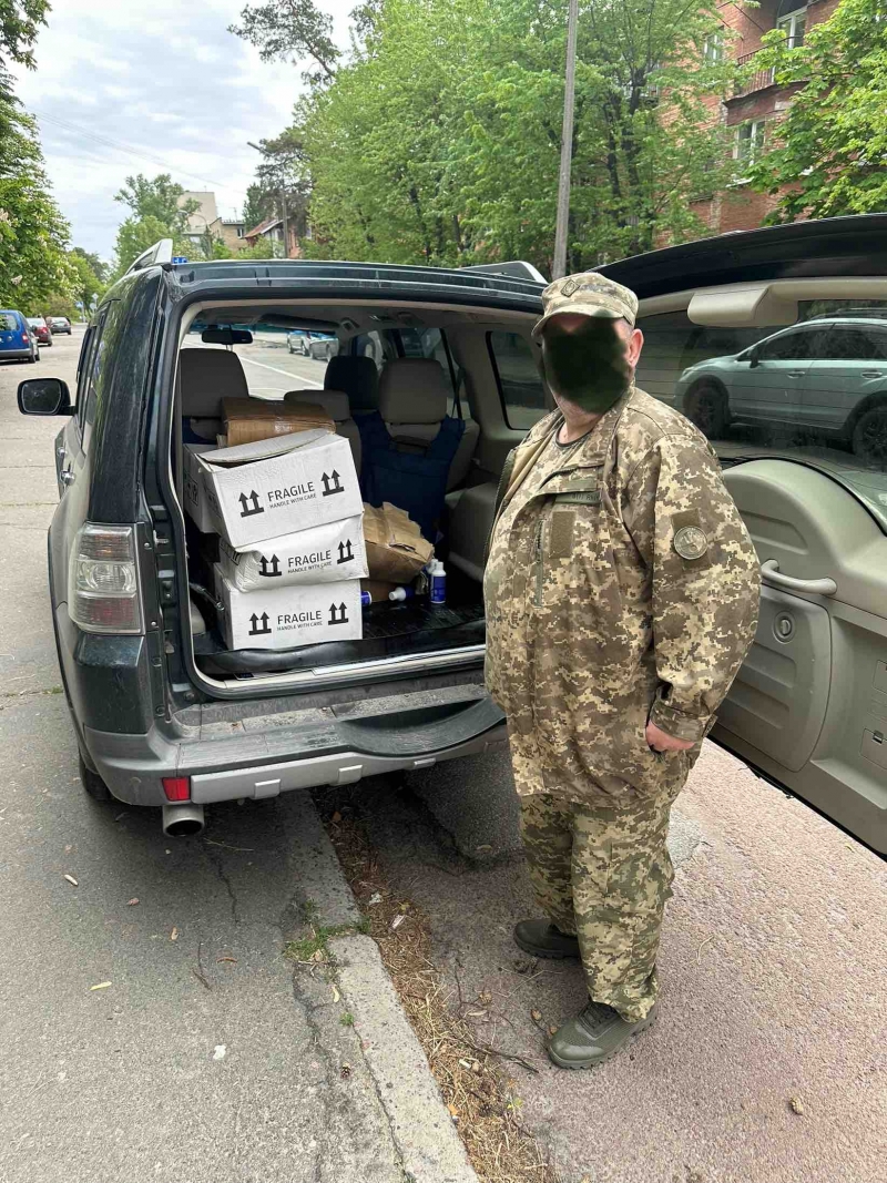 7.05.2025 Громадський дипломат ГО &laquo;Міжнародна дипломатична місія &laquo;ОБСЕ&raquo; Олена Рогач-Ковальова передала гігієнічний гель для миття рук та іншу допомогу нашим захисникам.