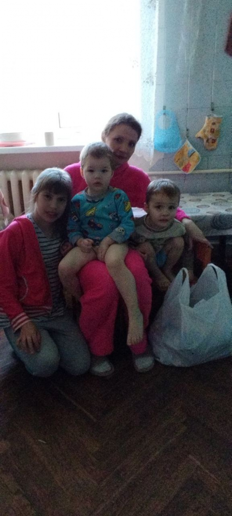 6.04.2025 Продовжуємо робити добрі справи!  Заступник голови правління (громадський дипломат) ГО &laquo; Міжнародна Дипломатична місія &laquo;ОБСЕ&raquo; Володимир Загоруйко передав продукти харчування багатодітній родині.
