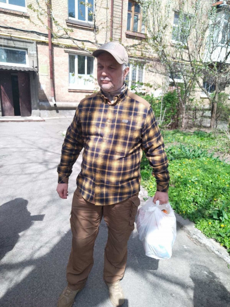 22.04.2025 Продовжуємо робити добрі справи!  Член правління (громадський дипломат) ГО &laquo; Міжнародна Дипломатична місія &laquo;ОБСЕ&raquo; Самсон Загоруйко передав малозабезпеченим продукти харчування.