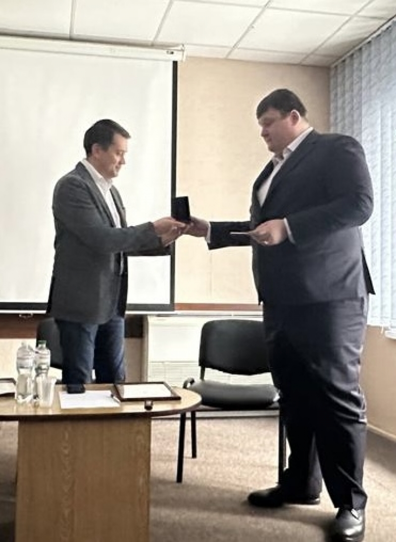 27.11.2024 Керівництво ГО &laquo;Міжнародної Дипломатичної Місії &laquo;ОБСЕ&raquo; нагородило Народного депутата України Разумкова Дмитра Олександровича орденом &laquo;МИРА&raquo; першого ступеня.