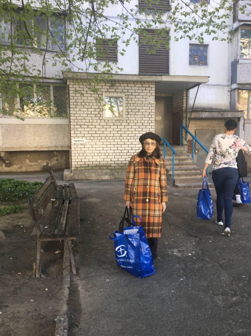 29.04.2025 Продовжуємо робити добрі справи!  Член правління (громадський дипломат) ГО &laquo; Міжнародна Дипломатична місія &laquo;ОБСЕ&raquo; Самсон Загоруйко передав малозабезпеченим продукти харчування.