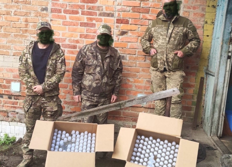 10.05.2025 Продовжуємо робити добрі справи!  Заступник голови правління (громадський дипломат) ГО &laquo; Міжнародна Дипломатична місія &laquo;ОБСЕ&raquo; Володимир Загоруйко передав гігієнічний гель для миття рук та санітайзери нашим захисникам.