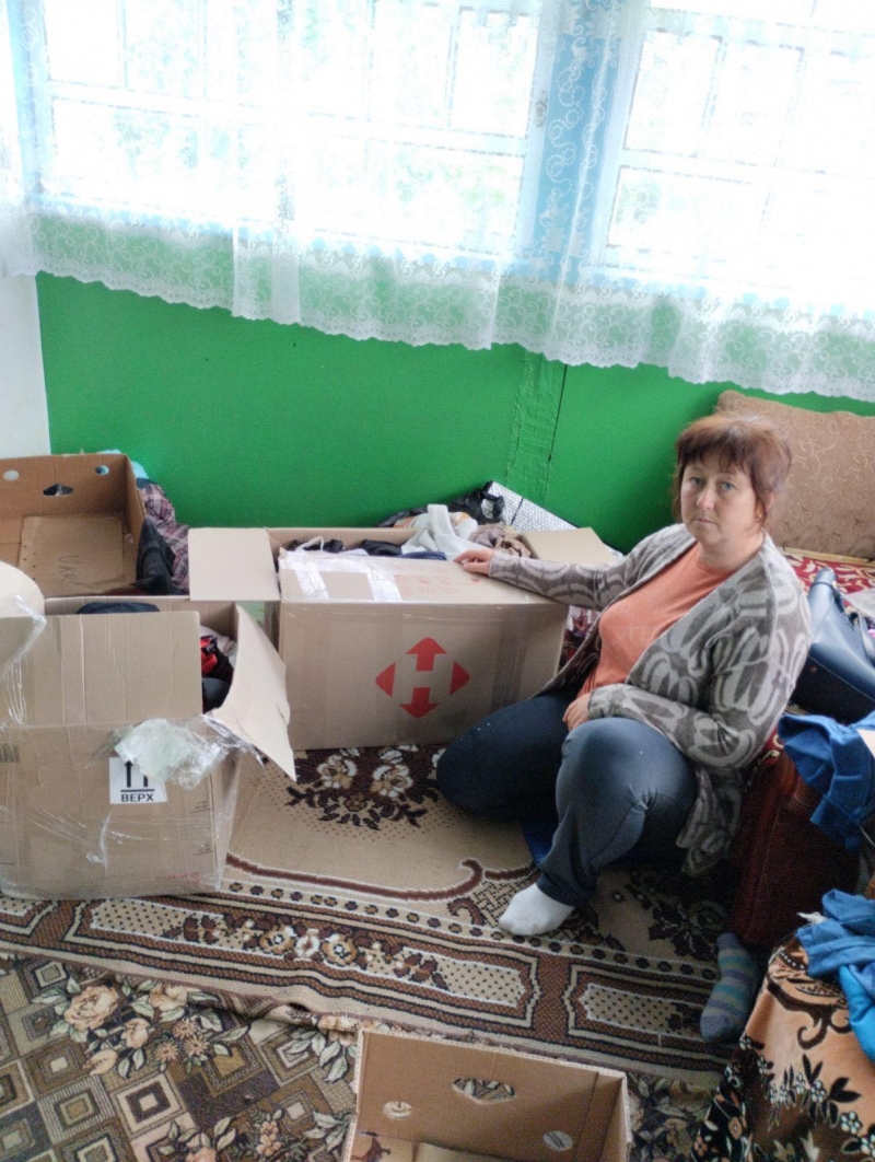 3.06.2025 Так громадський  дипломат ГО &laquo;Міжнародна дипломатична місія &laquo;ОБСЕ&raquo; Олена Рогач-Ковальова передала малозабезпеченим верстам населення одяг.
