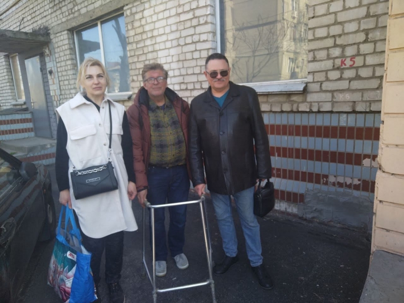 1.04.2025 Продовжуємо робити добрі справи!  Заступник голови правління (громадський дипломат) ГО &laquo; Міжнародна Дипломатична місія &laquo;ОБСЕ&raquo; Володимир Загоруйко передав ходунки хворій людині похилого віку.