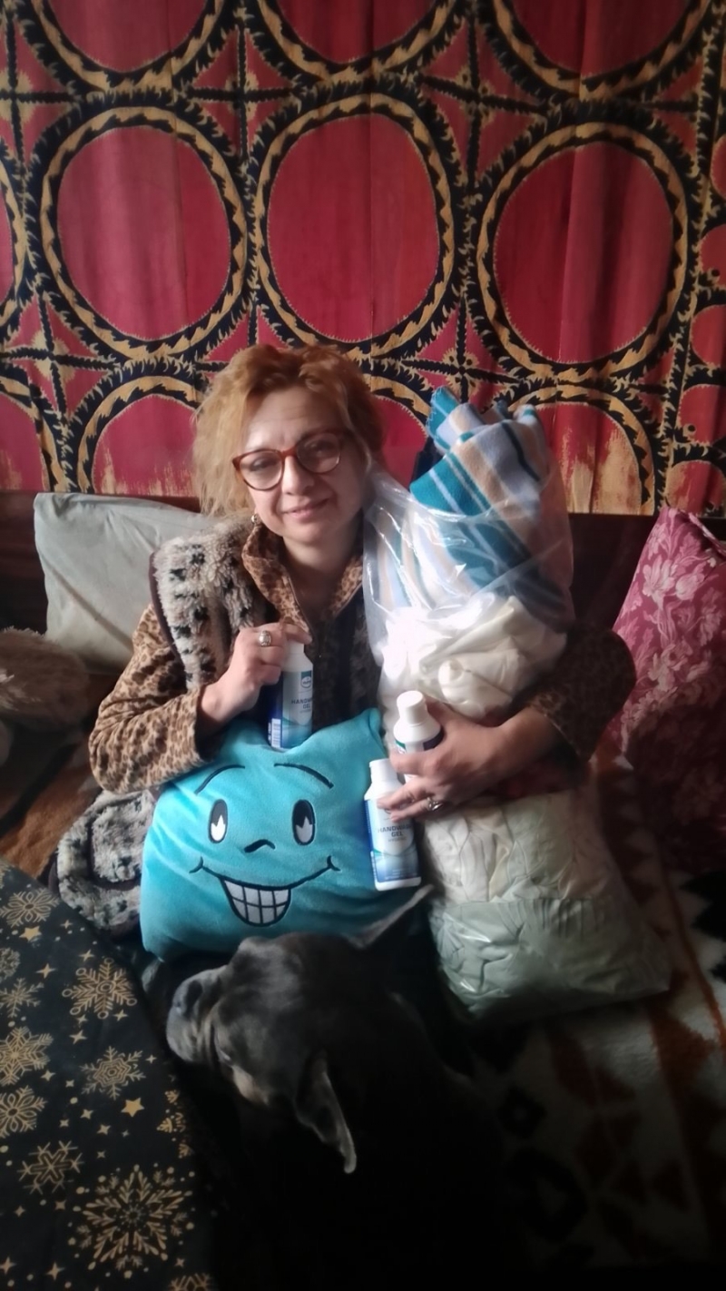 12.04.2025 Продовжуємо робити добрі справи!  Член правління (громадський дипломат) ГО &laquo; Міжнародна Дипломатична місія &laquo;ОБСЕ&raquo; Самсон Загоруйко передав малозабезпеченій родині одяг та гігієнічний гель для миття рук.