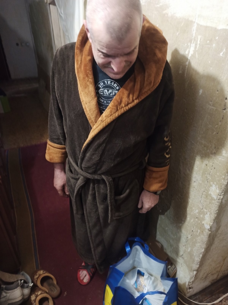 23.04.2025 Продовжуємо робити добрі справи!  Член правління (громадський дипломат) ГО &laquo; Міжнародна Дипломатична місія &laquo;ОБСЕ&raquo; Самсон Загоруйко передав малозабезпеченим продукти харчування.