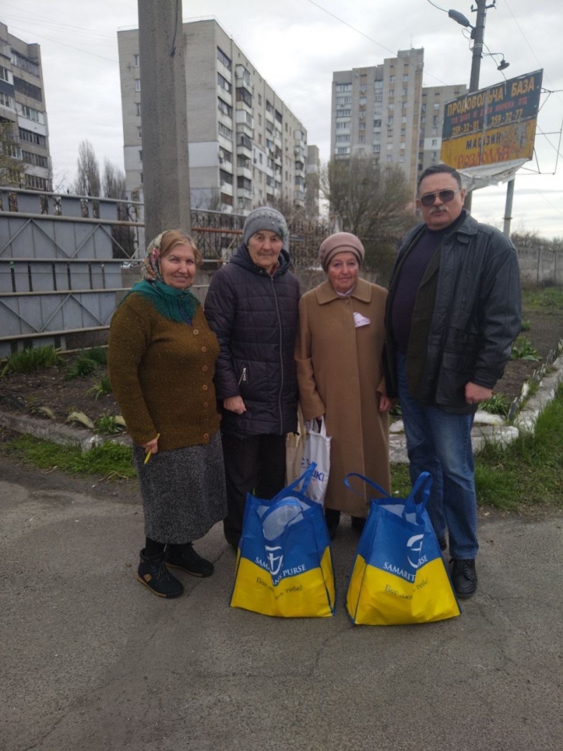 14.04.2025 Продовжуємо робити добрі справи!  Заступник голови правління (громадський дипломат) ГО &laquo; Міжнародна Дипломатична місія &laquo;ОБСЕ&raquo; Володимир Загоруйко передав продукти харчування малозабезпеченим.