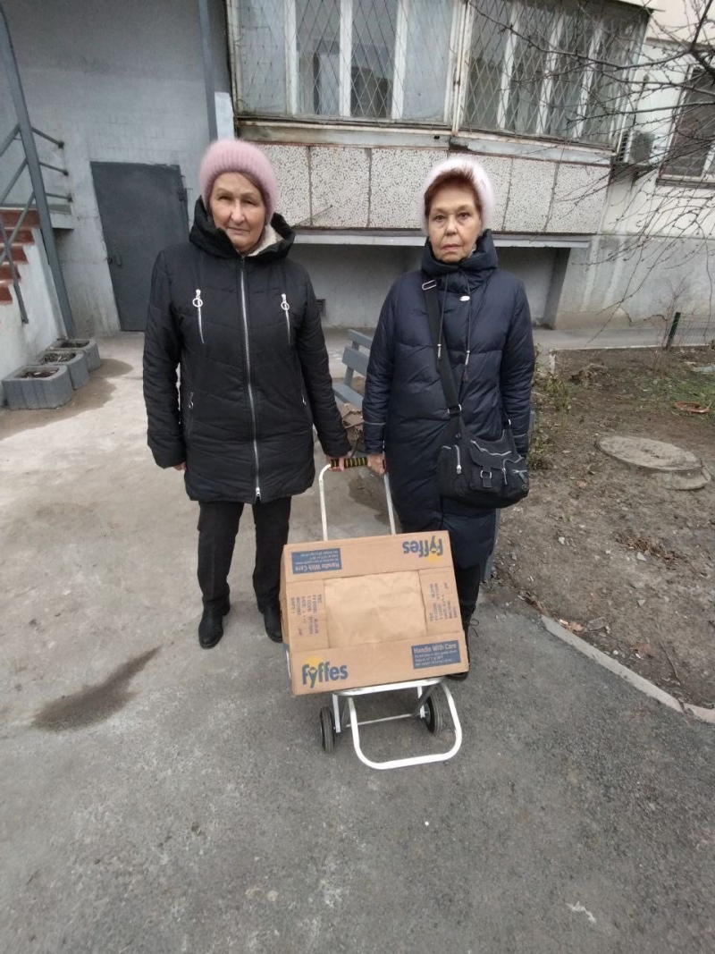 18.01.2025 Продовжуємо робити добрі справи!  Заступник голови правління (громадський дипломат) ГО &laquo; Міжнародна Дипломатична місія &laquo;ОБСЕ&raquo; Володимир Загоруйко передав малозабезпеченій родині продукти харчування.