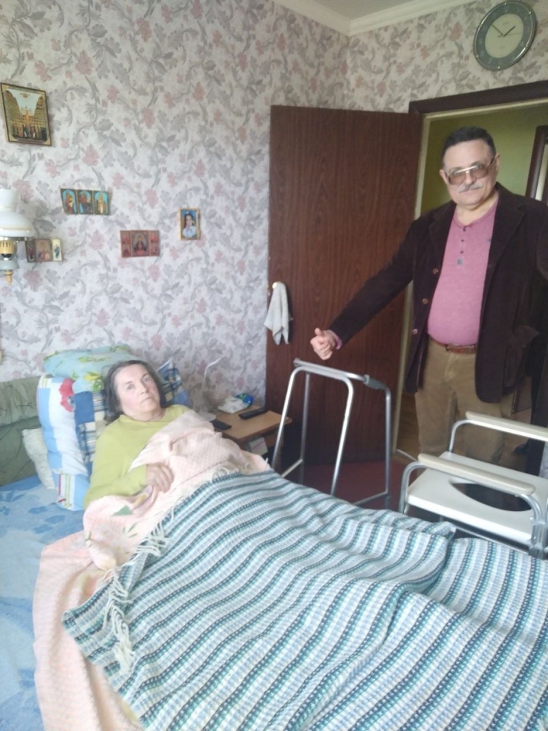 16.04.2025 Продовжуємо робити добрі справи!  Заступник голови правління (громадський дипломат) ГО &laquo; Міжнародна Дипломатична місія &laquo;ОБСЕ&raquo; Володимир Загоруйко передав ходунки хворої людини похилого віку.
