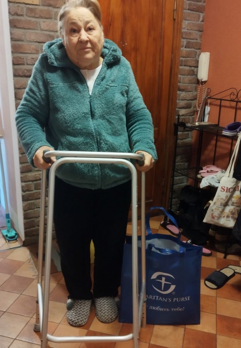 16.04.2025 Продовжуємо робити добрі справи!  Член правління (громадський дипломат) ГО &laquo; Міжнародна Дипломатична місія &laquo;ОБСЕ&raquo; Самсон Загоруйко передав хворої людини похилого віку ходунки та продукти харчування.