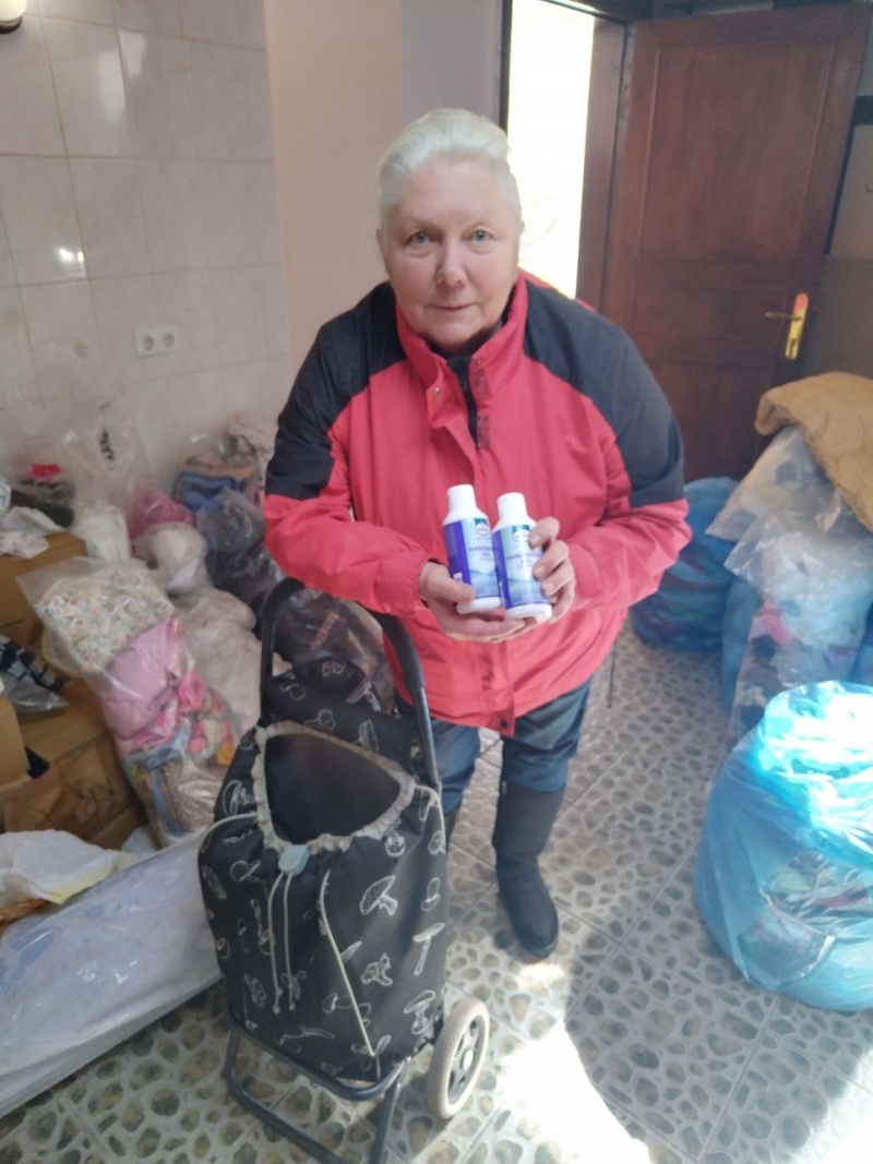 11.04.2025 Продовжуємо робити добрі справи!  Член правління (громадський дипломат) ГО &laquo; Міжнародна Дипломатична місія &laquo;ОБСЕ&raquo; Самсон Загоруйко передав малозабезпеченій родині одяг та гігієнічний гель для миття рук.
