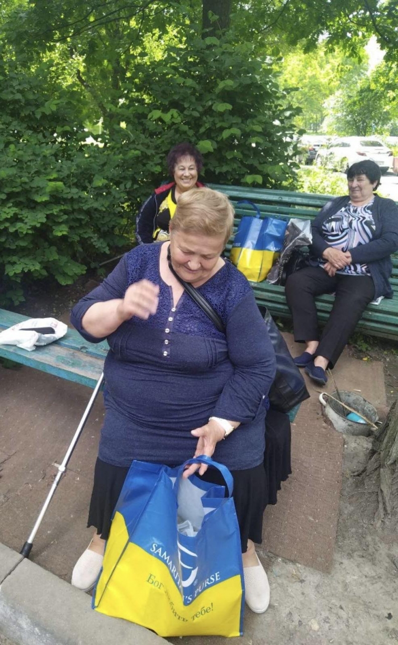 9.06.2025 Член правління (громадський дипломат) ГО &laquo; Міжнародна Дипломатична місія &laquo;ОБСЕ&raquo; Самсон Загоруйко з волонтерами передають малозабезпеченим інвалідам похилого віку продукти харчування.