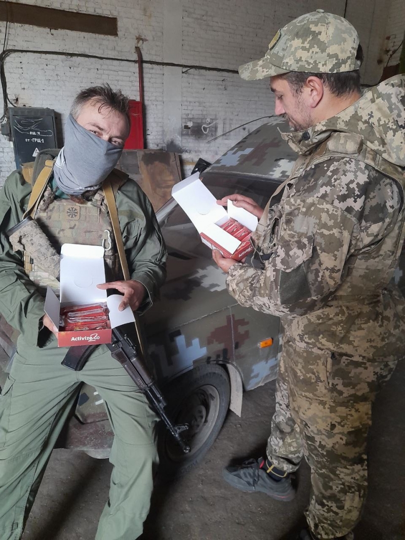 9.10.2024 Продовжуємо робити добрі справи, громадський дипломат ГО &laquo;Міжнародна Дипломатична місія &laquo;ОБСЕ&raquo; Володимир Мисенко передав маскувальну сітку та іншу допомогу нашим захисникам.
