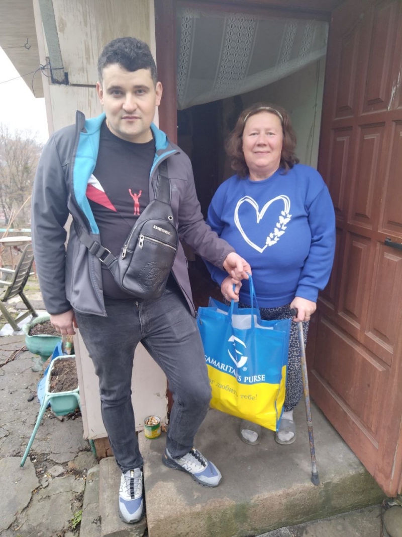 26.03.2025 Продовжуємо робити добрі справи!  Член правління (громадський дипломат) ГО &laquo; Міжнародна Дипломатична місія &laquo;ОБСЕ&raquo; Самсон Загоруйко передав хворій людині похилого віку продукти харчування.