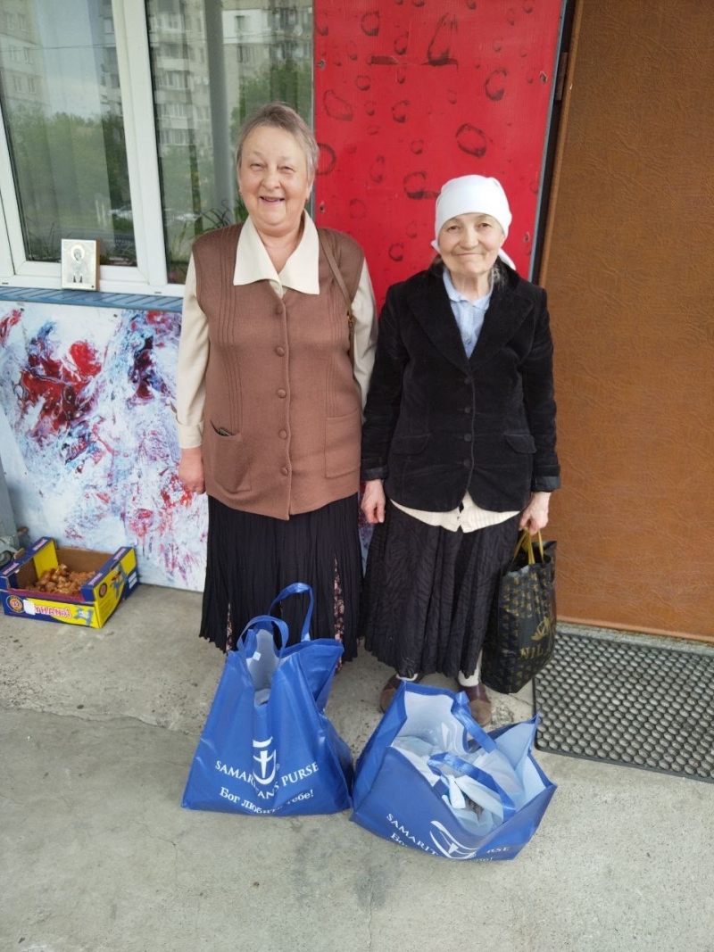 7.05.2025 Продовжуємо робити добрі справи!  Заступник голови правління (громадський дипломат) ГО &laquo; Міжнародна Дипломатична місія &laquo;ОБСЕ&raquo; Володимир Загоруйко привіз та роздає продукти харчування малозабезпеченим верстам населення Голосіївського району.