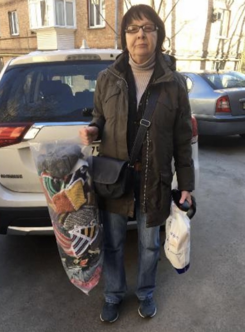 16.04.2025 Продовжуємо робити добрі справи!  Заступник голови правління (громадський дипломат) ГО &laquo; Міжнародна Дипломатична місія &laquo;ОБСЕ&raquo; Володимир Загоруйко передав одяг малозабезпеченим.