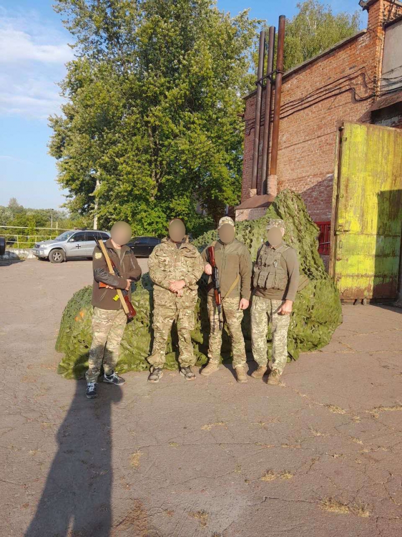 7.10.2024 Продовжуємо робити добрі справи, громадський дипломат ГО &laquo;Міжнародна Дипломатична місія &laquo;ОБСЕ&raquo; Володимир Мисенко передав маскувальну сітку та іншу допомогу нашим захисникам.