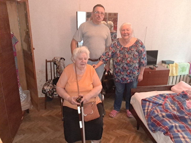 30.08.2024 Продовжуємо робити добрі справи!  Заступник голови правління (громадський дипломат) ГО &laquo; Міжнародна Дипломатична місія &laquo;ОБСЕ&raquo; Володимир Загоруйко передав крісло-каталку із санітарним обладнанням хворій людині похилого віку.