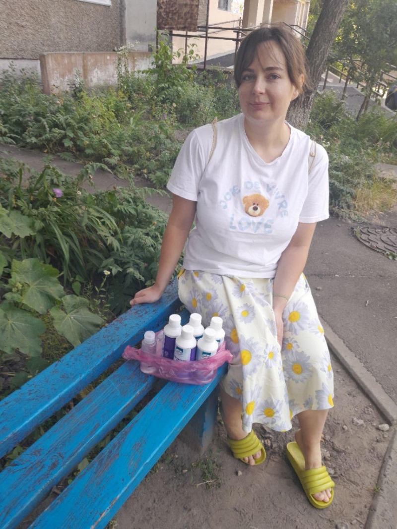 10.07.2025 Заступник голови правління (громадський дипломат) ГО &laquo; Міжнародна Дипломатична місія &laquo;ОБСЕ&raquo; Володимир Загоруйко з волонтерами роздає гігієнічний гель для миття рук та санітайзер малозабезпеченим верстам населення Голосіївського&nbsp;району.