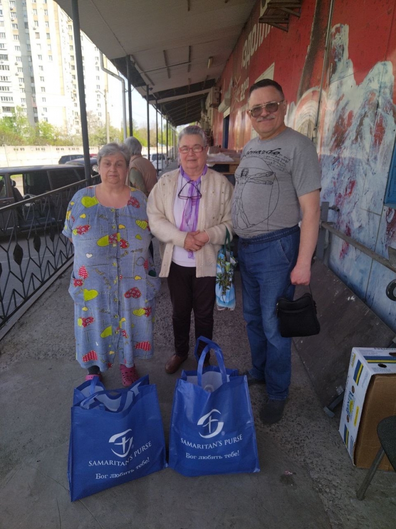 24.04.2025 Продовжуємо робити добрі справи!  Заступник голови правління (громадський дипломат) ГО &laquo; Міжнародна Дипломатична місія &laquo;ОБСЕ&raquo; Володимир Загоруйко передав продукти харчування малозабезпеченим.