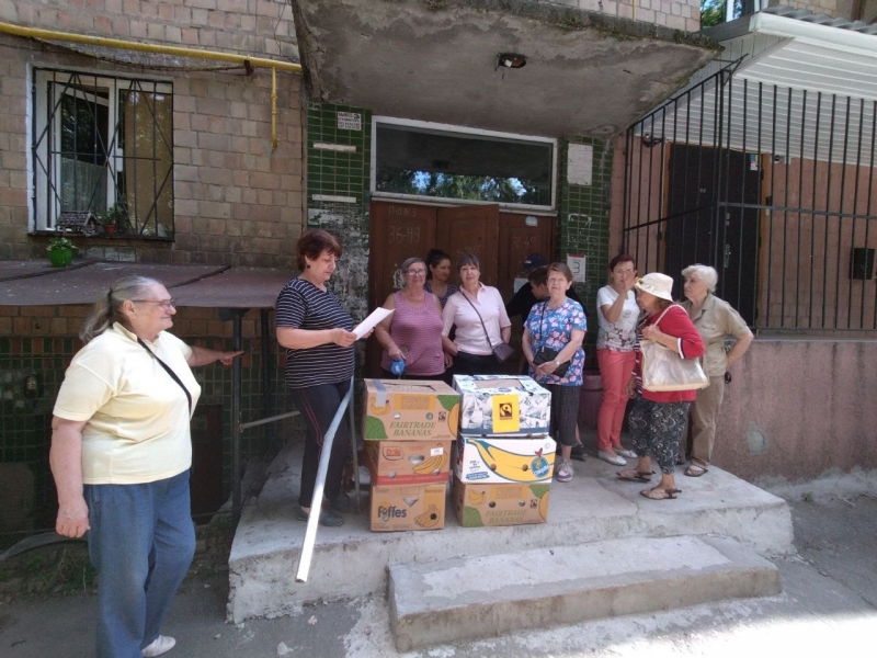 15.08.2024 За сприянням народного депутата Івана Юнакова продовжуємо робити добрі справи, заступник голови правління (громадський дипломат) ГО &laquo; Міжнародна Дипломатична місія &laquo;ОБСЕ&raquo; Володимир Загоруйко роздав продукти харчування малозабезпеченим.
