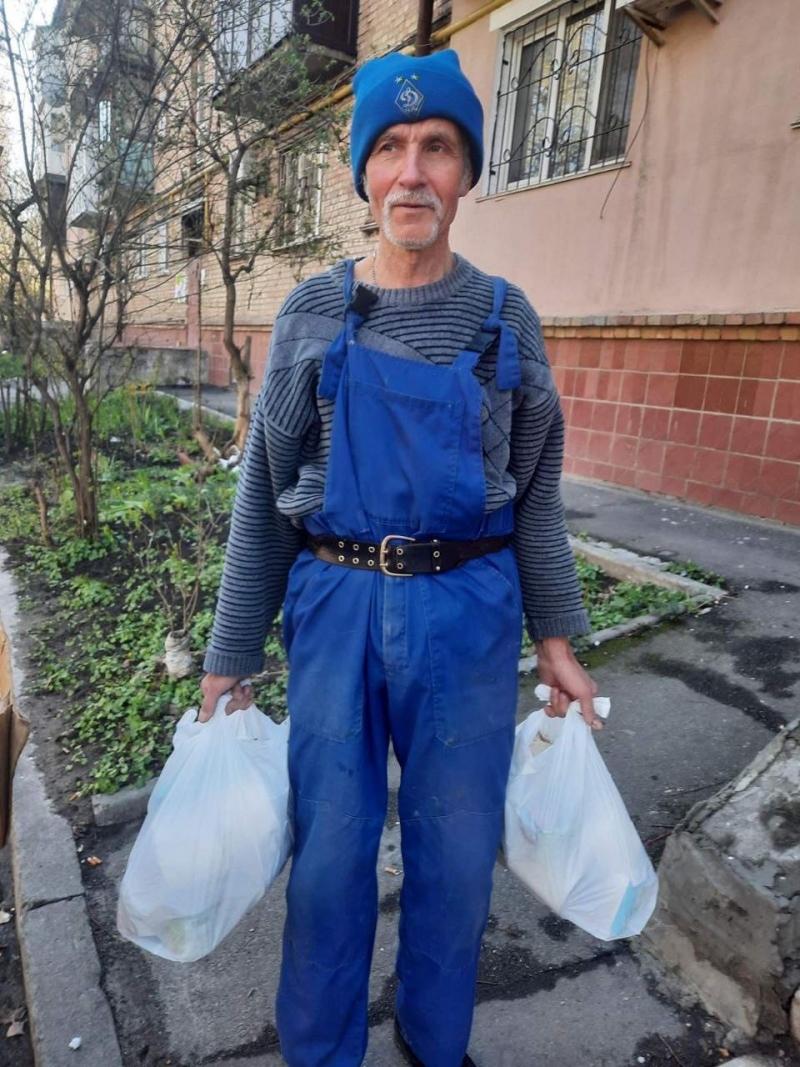 16.04.2025 Продовжуємо робити добрі справи!  Член правління (громадський дипломат) ГО &laquo; Міжнародна Дипломатична місія &laquo;ОБСЕ&raquo; Самсон Загоруйко передав малозабезпеченим продукти харчування.