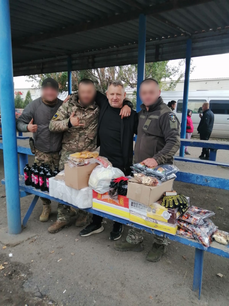 1.11.2024 Продовжуємо робити добрі справи. Знову в дорозі! Громадський дипломат ГО &laquo;Міжнародної Дипломатичної Місії &laquo;ОБСЕ&raquo; Приходько Григорій Дмитрович з волонтерами привіз маскувальні сітки та іншу допомогу нашим захисникам.