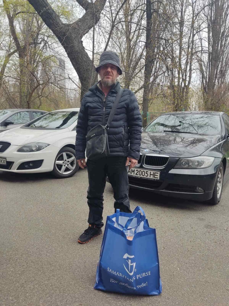 14.04.2025 Продовжуємо робити добрі справи!  Член правління (громадський дипломат) ГО &laquo; Міжнародна Дипломатична місія &laquo;ОБСЕ&raquo; Самсон Загоруйко передав малозабезпеченим продукти харчування.