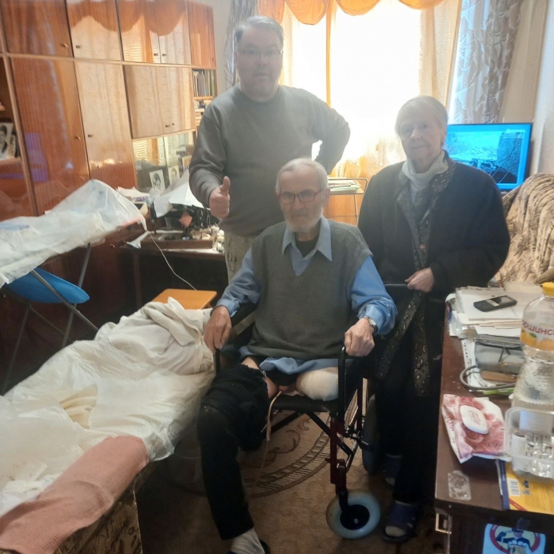 16.04.2025 Продовжуємо робити добрі справи!  Заступник голови правління (громадський дипломат) ГО &laquo; Міжнародна Дипломатична місія &laquo;ОБСЕ&raquo; Володимир Загоруйко передав інвалідну коляску хворої людини похилого віку.