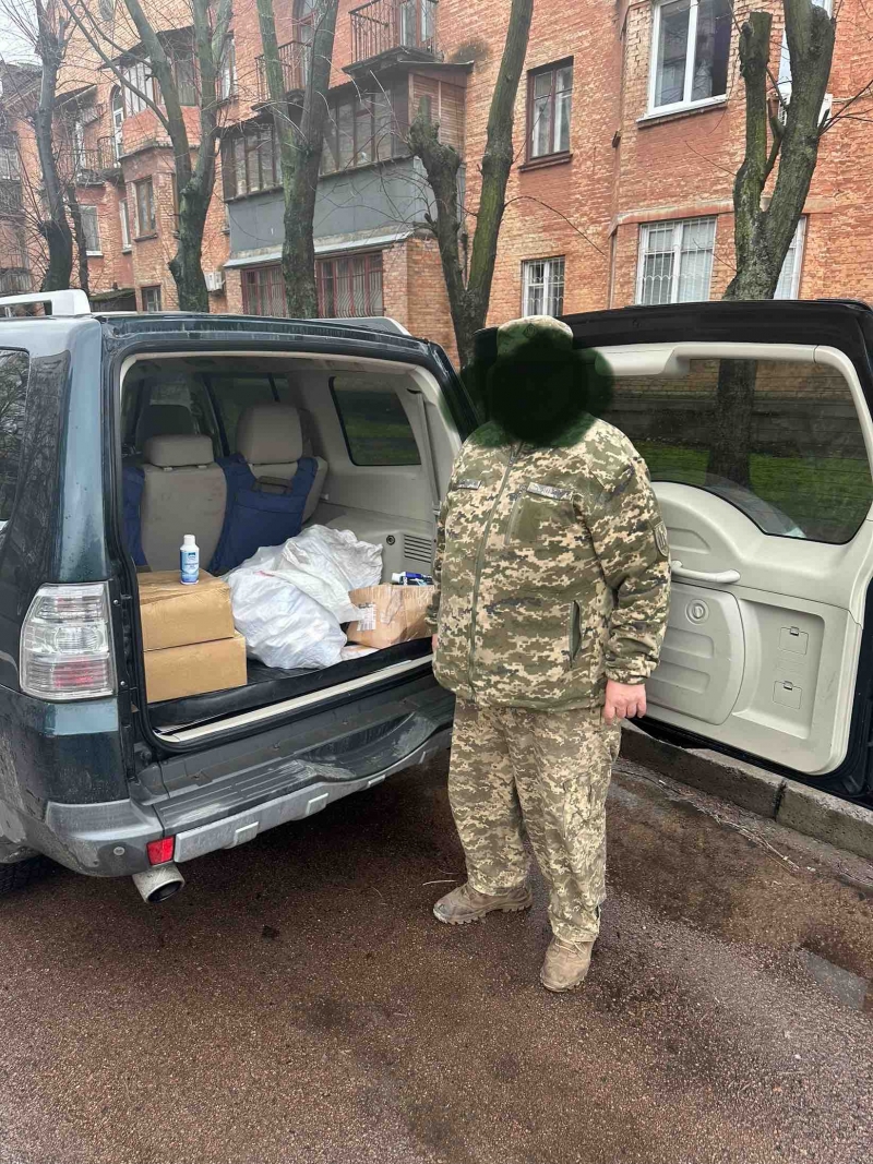 3.04.2025 Продовжуємо робити добрі справи!  Заступник голови правління (громадський дипломат) ГО &laquo; Міжнародна Дипломатична місія &laquo;ОБСЕ&raquo; Володимир Загоруйко передав санітайзери нашим захисникам.