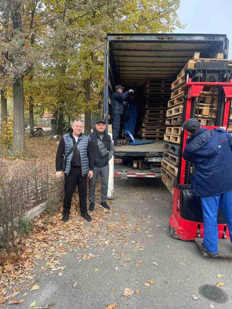 25.10.2024 Громадські дипломати ГО &laquo;Міжнародна дипломатична місія &laquo;ОБСЕ&raquo; передали  в МДЦ &laquo;АРТЕК&raquo;, в Пущі-Водиці, де знаходяться круглий рік діти сироти, фуру піддонів для потреб.
