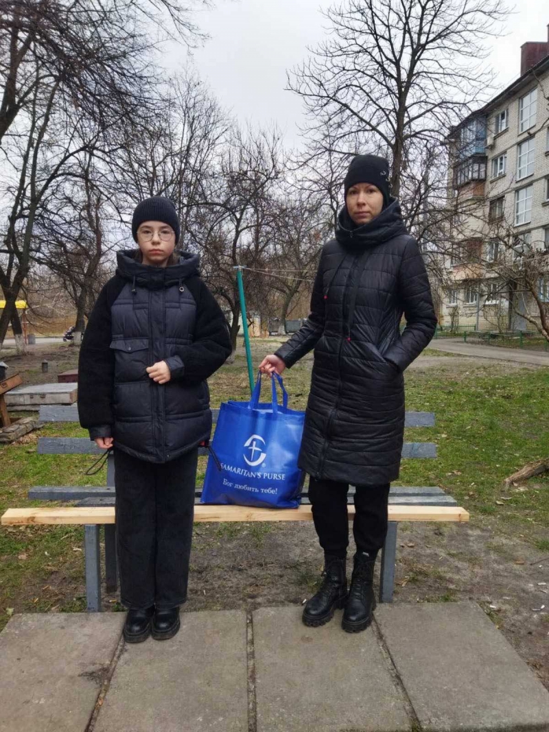26.12.2024 Продовжуємо робити добрі справи!  Заступник голови правління (громадський дипломат) ГО &laquo; Міжнародна Дипломатична місія &laquo;ОБСЕ&raquo; Володимир Загоруйко передав переселенцям продукти харчування.