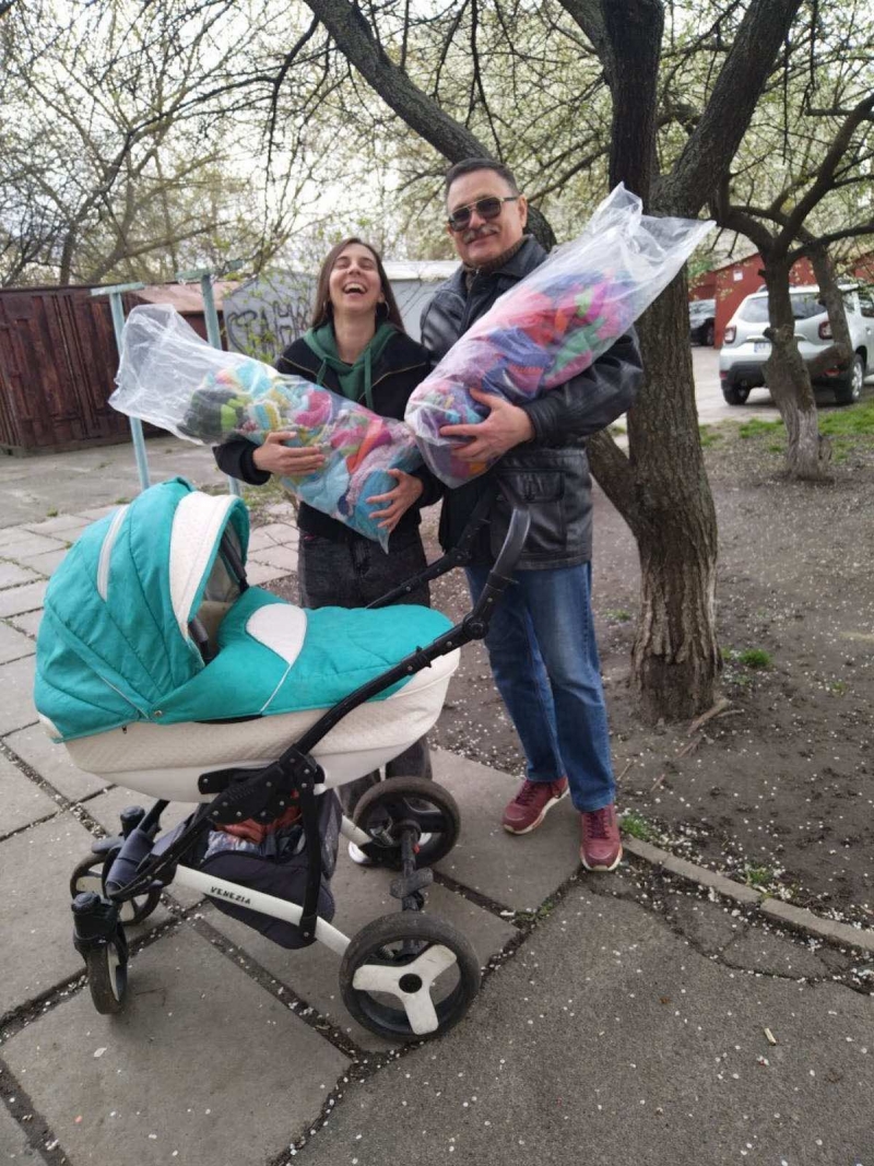 13.04.2025 Продовжуємо робити добрі справи!  Заступник голови правління (громадський дипломат) ГО &laquo; Міжнародна Дипломатична місія &laquo;ОБСЕ&raquo; Володимир Загоруйко передав одяг малозабезпеченій родині.