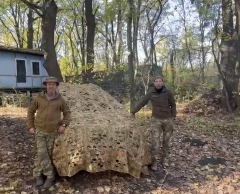 30.10.2024 Продовжуємо робити добрі справи, громадський дипломат ГО &laquo;Міжнародна Дипломатична місія &laquo;ОБСЕ&raquo; Володимир Мисенко передав маскувальну сітку та іншу допомогу нашим захисникам.