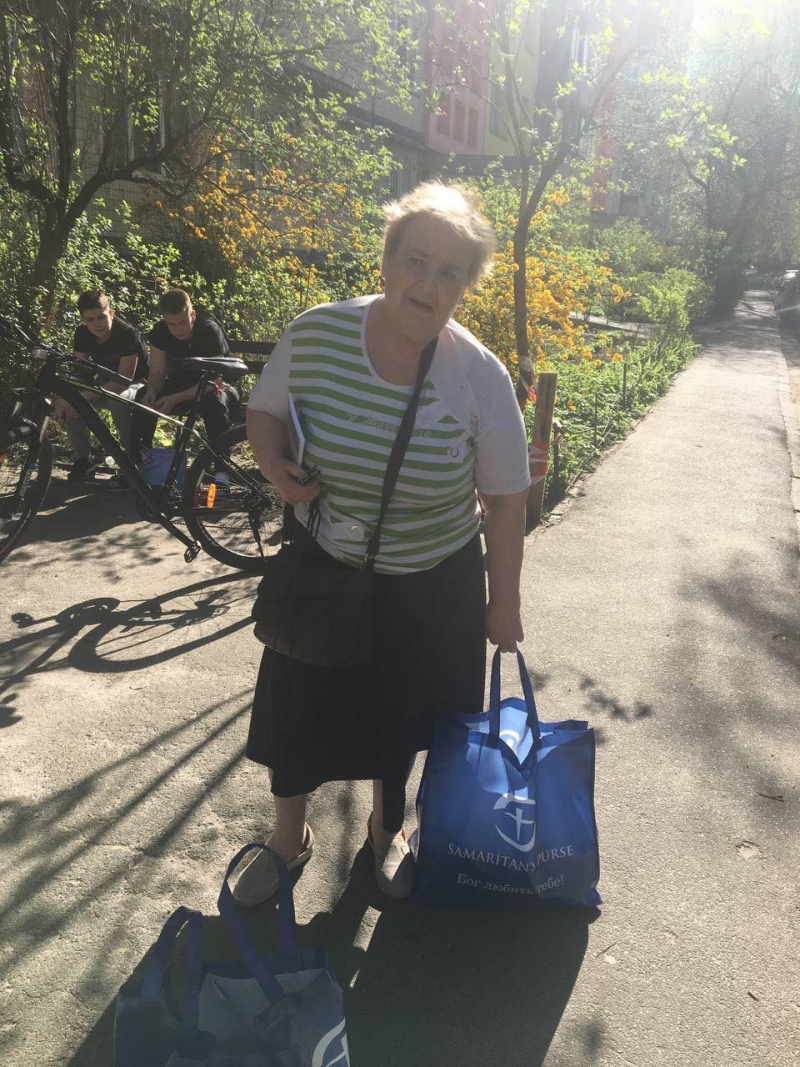 Продовжуємо робити добрі справи!  Заступник голови правління (громадський дипломат) ГО &laquo; Міжнародна Дипломатична місія &laquo;ОБСЕ&raquo; Володимир Загоруйко передав продукти харчування малозабезпеченим.