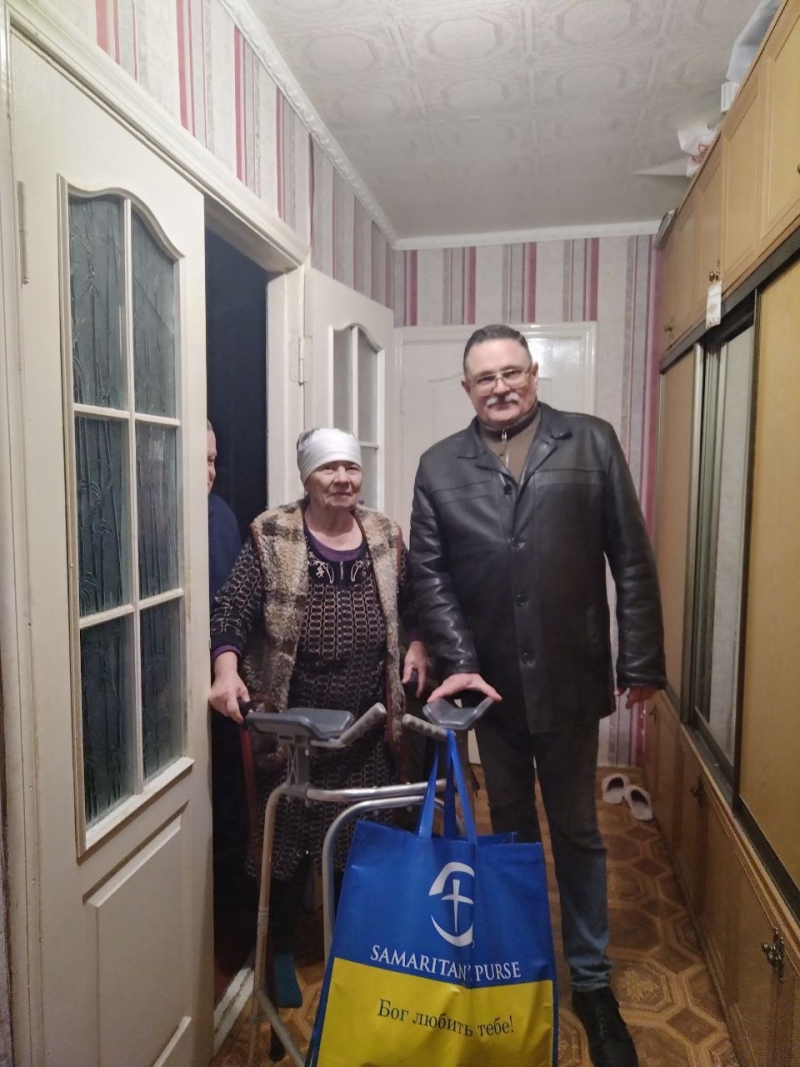 27.04.2025 Продовжуємо робити добрі справи!  Заступник голови правління (громадський дипломат) ГО &laquo; Міжнародна Дипломатична місія &laquo;ОБСЕ&raquo; Володимир Загоруйко передав ходунок та продукти харчування малозабезпеченій хворій людині похилого віку.